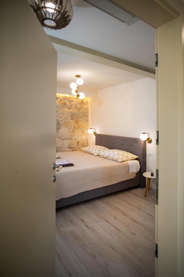 Apartments And Rooms Luan Rovigno Esterno foto