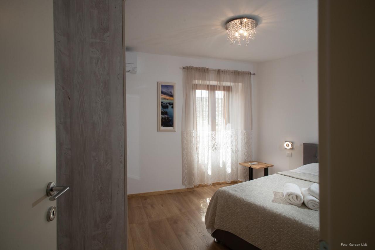 Apartments And Rooms Luan Rovigno Esterno foto